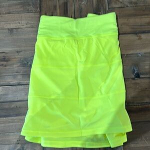 Lululemon Pace Rival Mid-Rise Skirt. Size 14 Electric Yellow. Length 14.5” New!